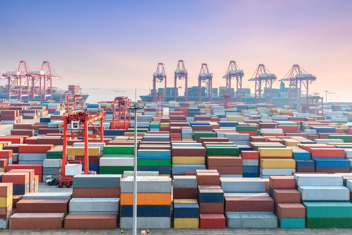 Guerra Comercial 2.0: Como as Novas Tarifas de 2025 Impactam o Seguro de Crédito no Brasil